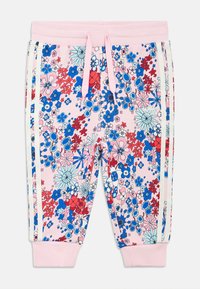 Ροζ φλοράλ παντελόνι φόρμας με συνδυασμό μπλε και κόκκινων λουλουδιών, με λευκές πλαϊνές ρίγες και μανσέτες και ζώνη μέσης με ριμπ ύφανση.