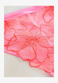 Selectat, bright pink