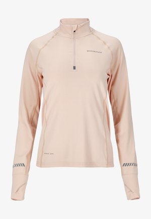 Helles rosa Langarmoberteil mit einem Viertelreißverschluss, aus schnelltrocknendem Material. Mit kontrastierenden Nähten und Daumenlöchern. Markenlogo auf der Vorderseite.