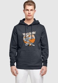 Sötét szürke kapucnis pulóver, Tom és Jerry grafikával. Pamutkeverék anyag, kenguruzseb, bordázott mandzsetta és szegély részlet.