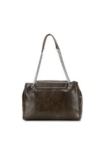 Borsa a mano in pelle marrone scuro con catene argentate e un piccolo cuscinetto per la spalla in pelle, esposta su uno sfondo bianco.