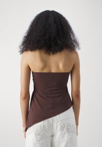 BDG Urban Outfitters BANDEAU - Viršus - chocolate
