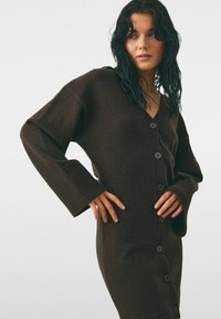 LENYXANNA - Neulemekko - chocolate