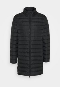 Černá péřová bunda s vysokým límcem, vertikálním prošíváním, celoplozným zipem a dlouhými rukávy. Hladká textura a lehký materiál.