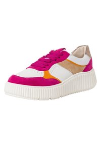 Baskets avec une semelle blanche épaisse, présentant un mélange de matériaux en rose, blanc, beige et orange. Bout rond et design à lacets.