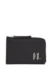 Portafoglio zip in pelle nera con superficie texturizzata e accentuazione del logo in metallo. Presenta una chiusura con cerniera e una forma rettangolare compatta.