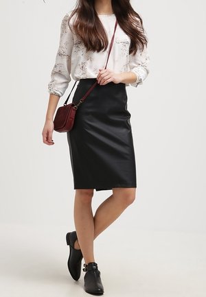 Liebeskind Berlin, Clutches - dark red