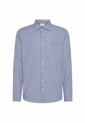 Camicia a maniche lunghe a righe in navy e bianco, con colletto button-down, bottoni frontali e un piccolo logo sul petto. Materiale in cotone.