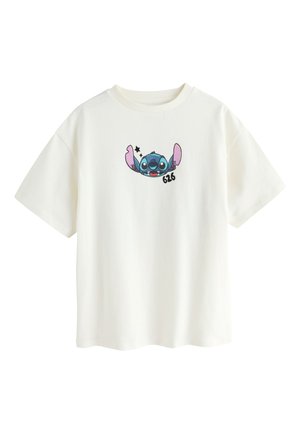 Weißes T-Shirt mit kurzen Ärmeln, mit einem kleinen blauen Cartoon-Gesicht und "626" vorne in der Mitte gedruckt.