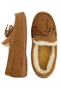 Brune ruskindsindendører med en fluffy cremefoer, snøre detaljer og en tekstureret gummysål; har syede detaljer langs kanterne.