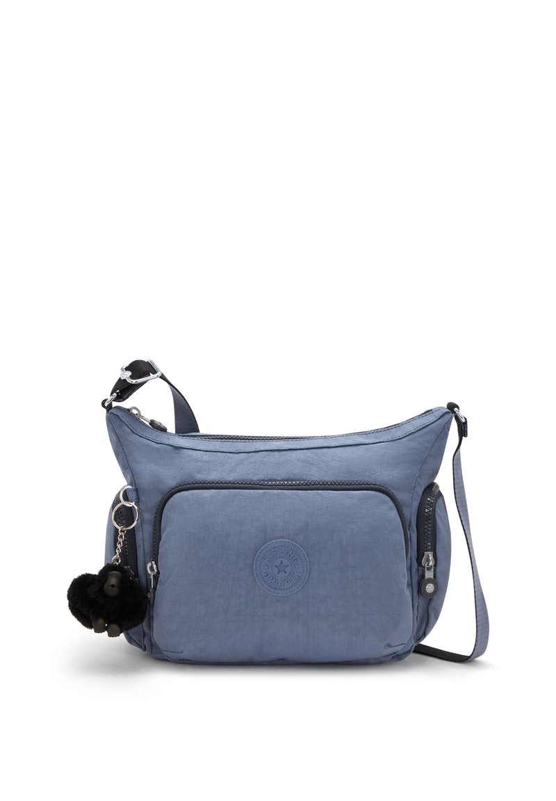 Borsa a tracolla blu in nylon con finitura texturizzata, dotata di tasca anteriore con zip, tracolla regolabile e ciondolo a pom-pom nero attaccato.