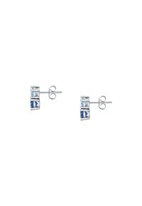 Orecchini a forma di chiodo in tono argento con pietre geometriche blu e azzurro chiaro, caratterizzati da un design moderno e strutturato.