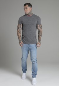 SIKSILK - T-shirt basic