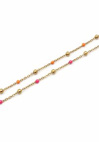 Collar de cadena en tono dorado que presenta cuentas redondas alternas en rosa, naranja y dorado. El diseño tiene una apariencia ligera y superpuesta.