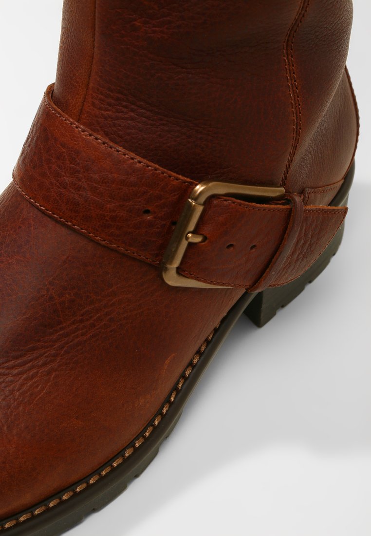 clarks orinoco jazz boots tan