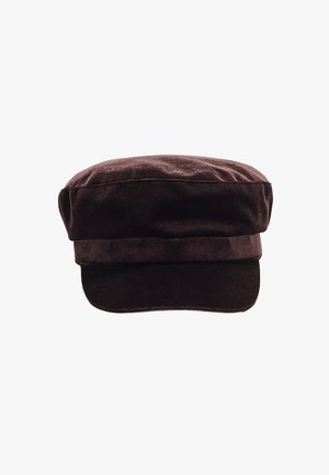 Cappello in velluto marrone con una visiera larga e rigida e una parte superiore morbida, caratterizzato da una fascia stratificata alla base. Texture liscia con un leggero lucido.