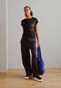 Esprit CVE T - Camiseta estampada - black