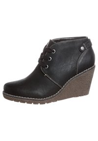 Bottines à talon compensé en cuir noir, avec un bout arrondi, un design à lacets, une surface texturée et des détails de piqûres contrastants.