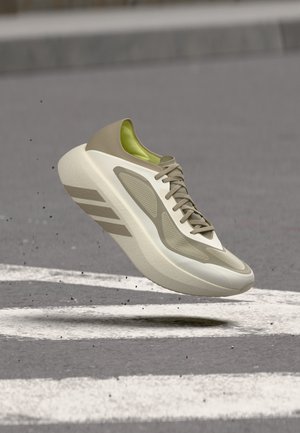 adidas Performance, HYPERBOOST RUN - Обувки за бягане по асфалт - chalk white/wonder cargo/wonder cargo