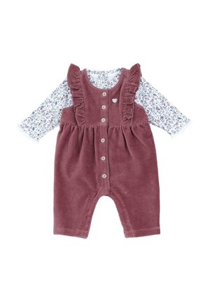 Langærmet blomsterprint babybluse under støvet rosa fløjlssoverall med knapper og flæset skulderstropper.