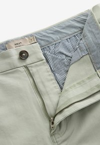 Next STRAIGHT FIT STRETCH CHINO - Kratke hlače - light green