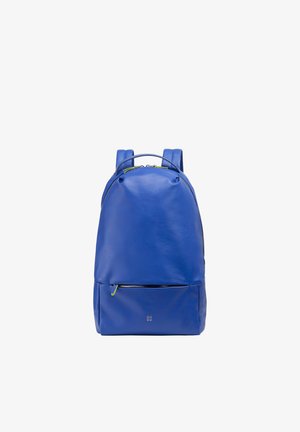 Mochila de cuero azul con forma redondeada, que cuenta con un bolsillo frontal con cremallera y un tirador de cremallera amarillo en contraste. Diseño minimalista.