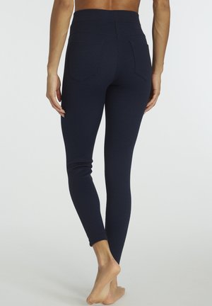 Leggings blu navy con un motivo testurizzato, design a vita alta e due tasche posteriori, caratterizzati da una silhouette aderente e elastica.