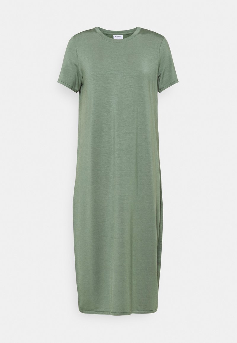 Robe décontractée vert clair à manches courtes, longueur genoux, col rond, coupe droite et texture de tissu douce sur fond blanc.