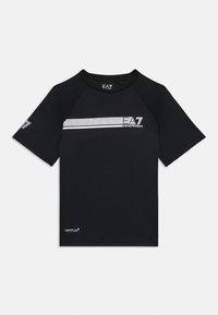 T-shirt de sport noir avec des manches raglan courtes, arborant une rayure blanche horizontale et des détails de logo sur le devant et la manche.