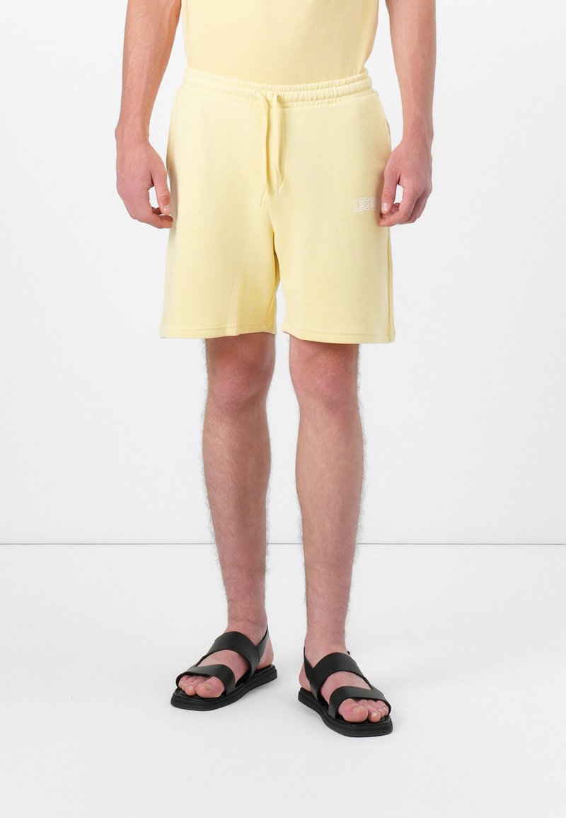 Les Deux Shorts lichtgeel