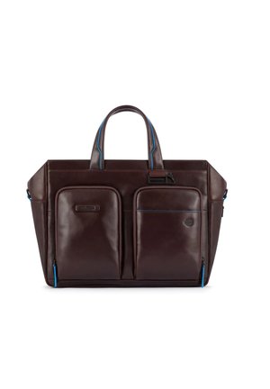 Borsa a spalla in pelle marrone con dettagli blu, dotata di due tasche anteriori con zip, manici piatti e un design strutturato.
