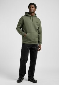 Lee LONG SLEEVE  ESSENTIAL FOR RELAXED FIT - Hoodie - oak moss