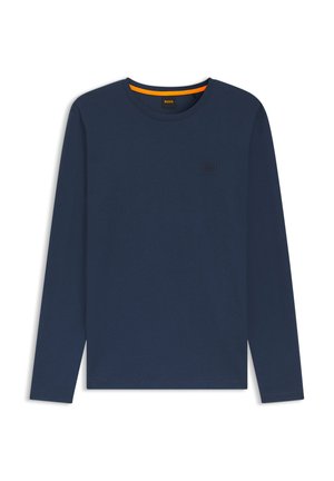 Marinblå långärmad t-shirt i bomull med rund halsringning och en liten texturlogo på bröstet. Kontrastfärgad orange insida vid halsringningen.