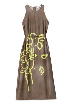 Robe midi marron sans manches avec un col rond, imprimé floral jaune sur le devant, et une fine ceinture à nouer à la taille.