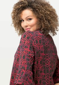 Ulla Popken GEOMETRIC PRINT TRUMPET SLEEVE - Langarmshirt - coral