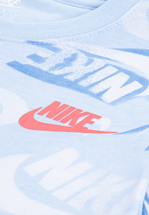 ON THE MOVE SET - Print T-shirt4