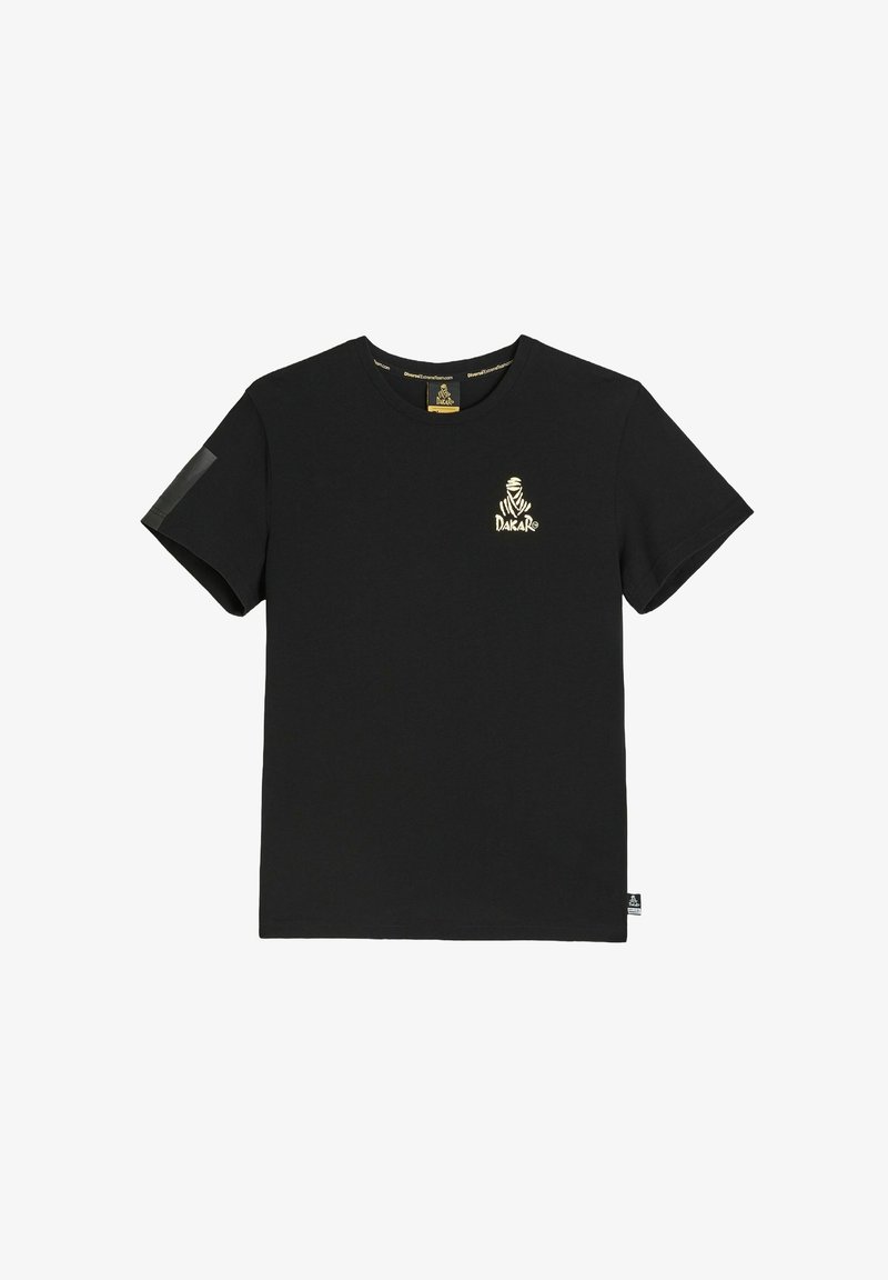 Czarny bawełniany t-shirt z krótkimi rękawami, okrągłym dekoltem i małym złotym logo na piersi. Posiada fakturowany akcent na ramieniu.