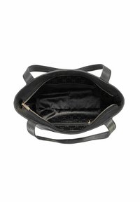 Czarna skórzana torba tote o gładkiej powierzchni, z dwiema rączkami oraz wnętrzem wyłożonym czarnym pikowanym materiałem i kieszeniami zapinanymi na zamek.