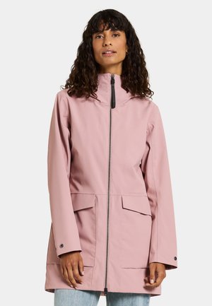 Veste imperméable rose pâle avec un col haut, fermeture éclair sur toute la longueur, deux grandes poches avant et des fermetures à pression aux manches.