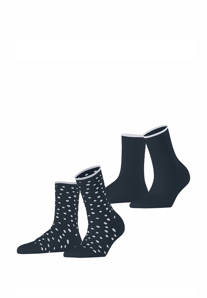 Zwei Paar Baumwollsocken: ein Paar dunkelblau mit weißen Punkten, ein Paar einfarbige dunkelblau. Beide haben kontrastierende weiße Bündchen und eine glatte Textur.