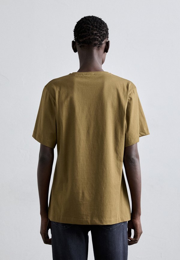 SIGNATURE ORGANIC TEE - Basic T-shirt - moss3