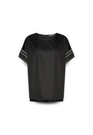 Zwarte blouse met korte mouwen, ronde hals en ingewikkelde kanten details op de mouwen, gemaakt van een gladde, licht glanzende stof.