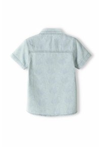 Camicia azzurra a maniche corte con motivo a foglie, realizzata in tessuto traspirante, con colletto a bottoni e orlo dritto.