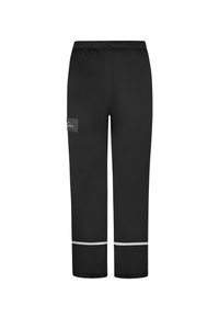 Schwarze Regenhosen mit elastischem Bund, reflektierenden Akzenten am Saum und einem seitlichen Aufnäher. Glattes, leichtes Material.