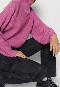 Monki Trui - lilac