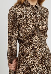 Topshop Tall Vapaa-ajan mekko - brown