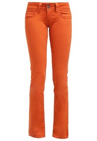 Pantalon slim orange vif avec poches avant, passants de ceinture et deux boutons à la taille, présenté sur fond blanc.