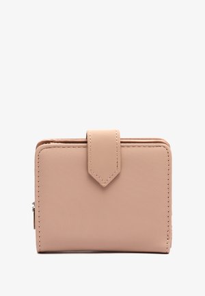 Billetera de color rosa pálido hecha de material sintético texturizado, con una forma rectangular delgada, cierre de solapa y un detalle de cremallera plateado.