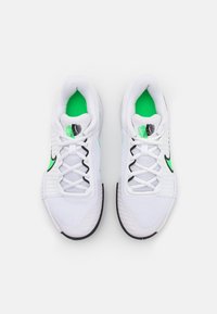 Nike Performance ZOOM GP CHALLENGE PRO HC - Tennissko til multicourt - white/poison green/black