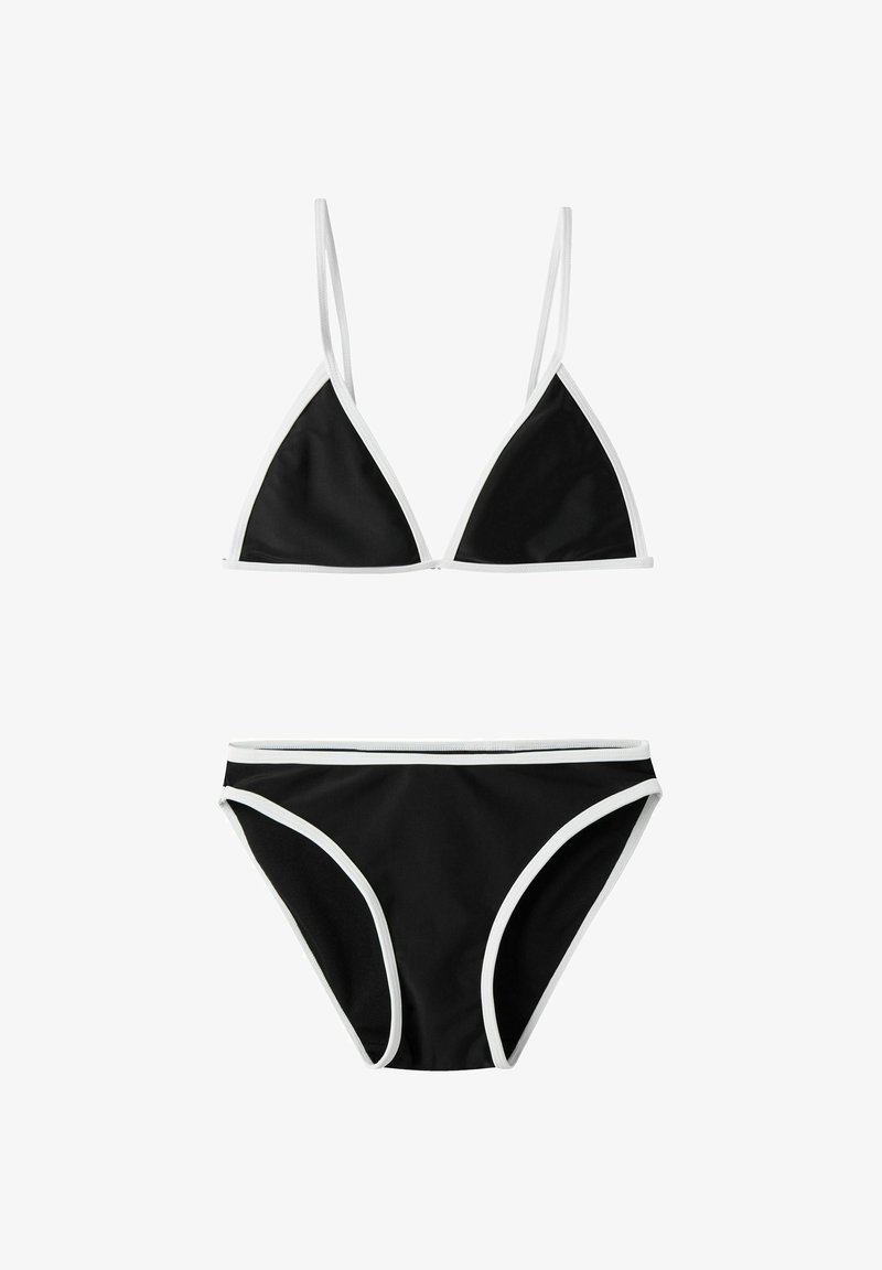 Ensemble bikini noir avec bordure blanche, comprenant un haut triangle à fines bretelles et un bas taille basse assorti.